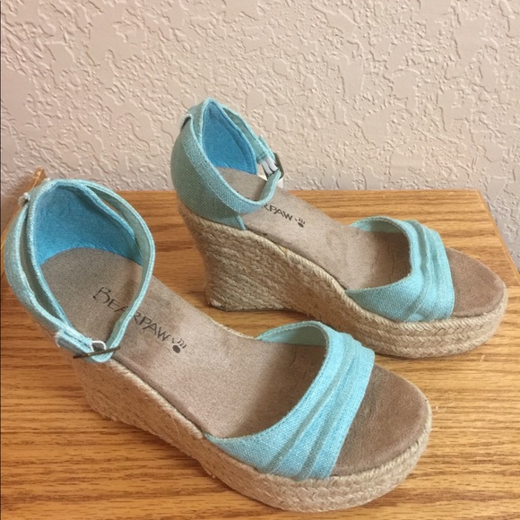 NWOT BearPaw women’s Tiffany Blue Sandals. - Picture 2 of 8